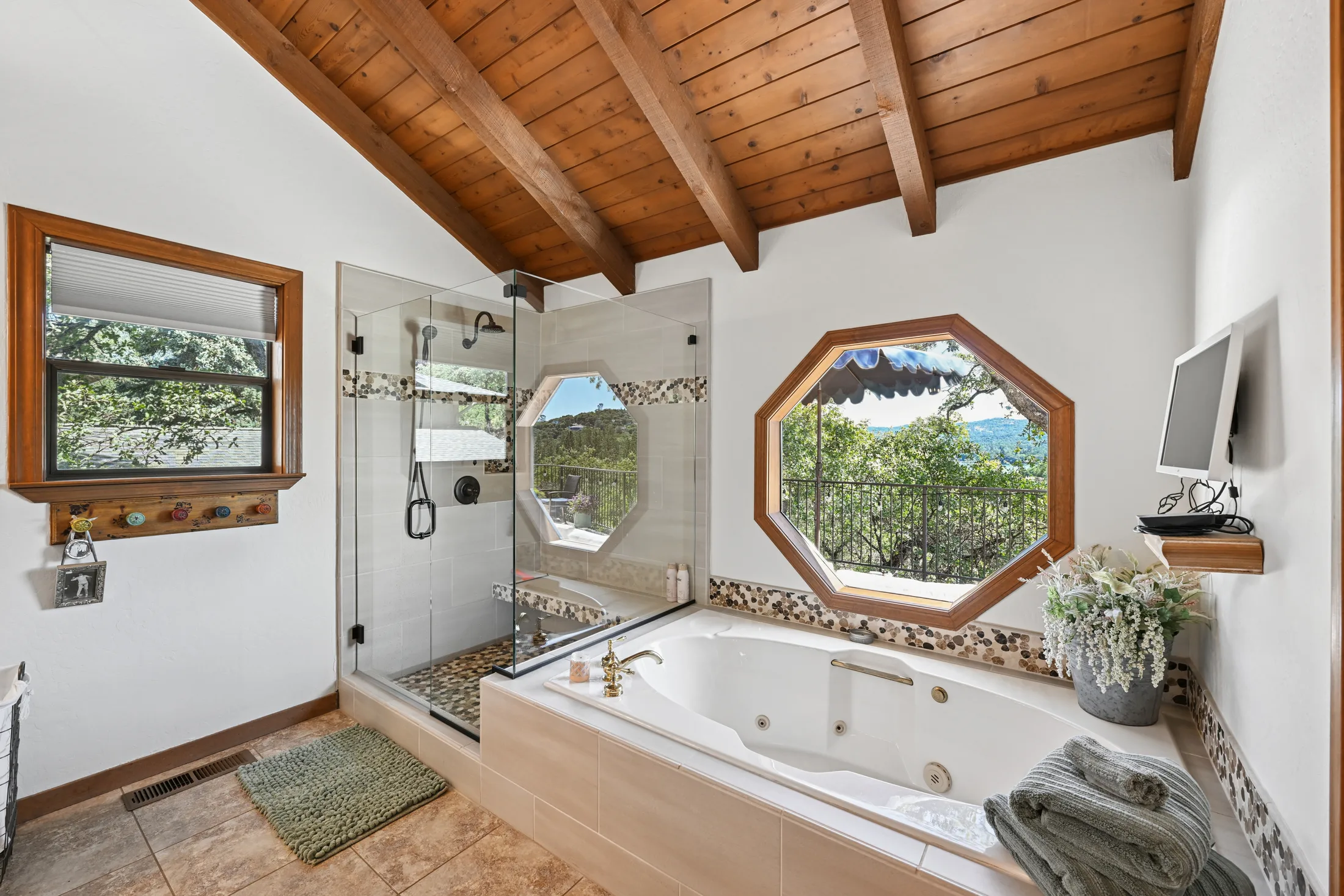 Echo Blue Drive · Primary bathroom