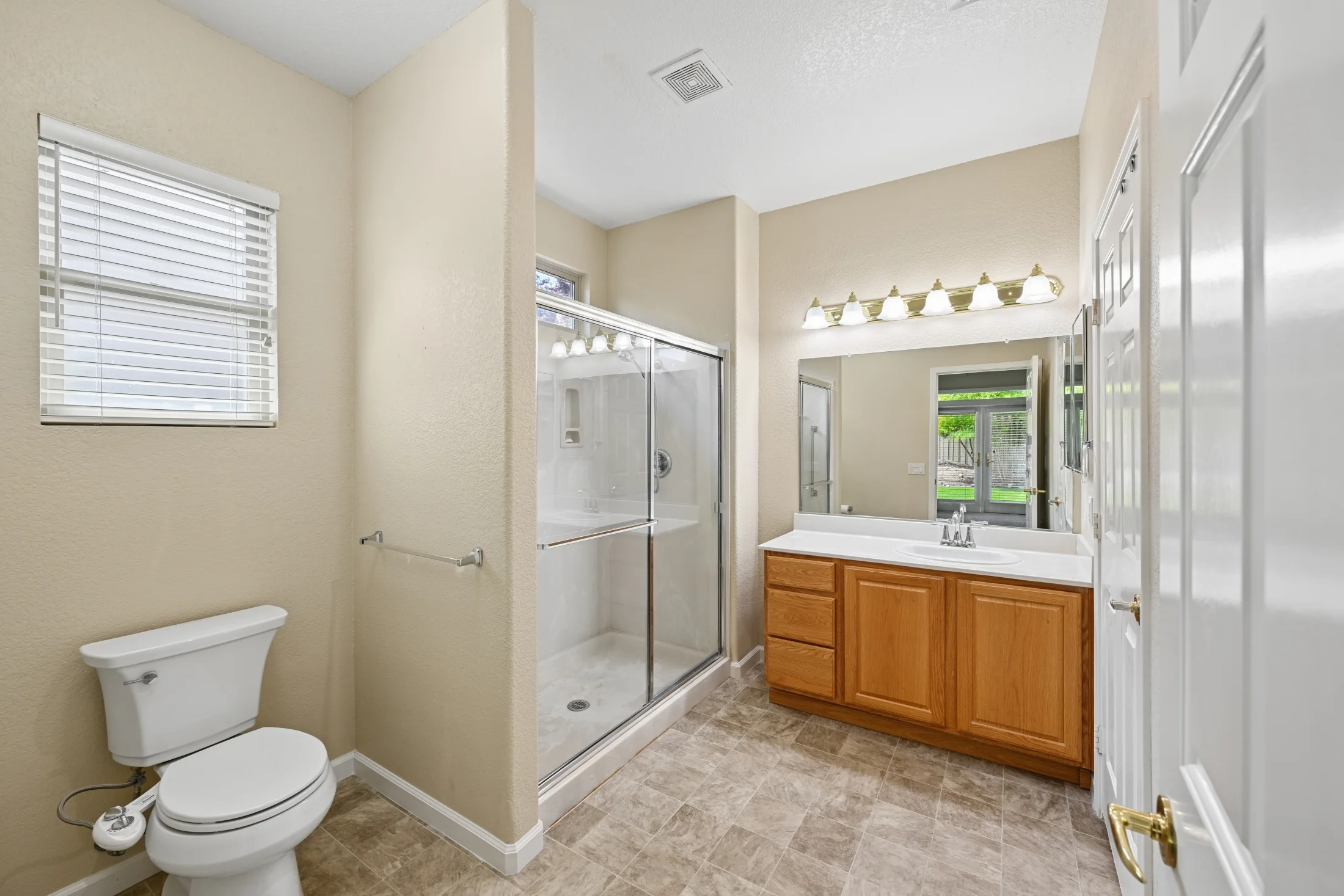 Gingersnap Lane · Primary bathroom