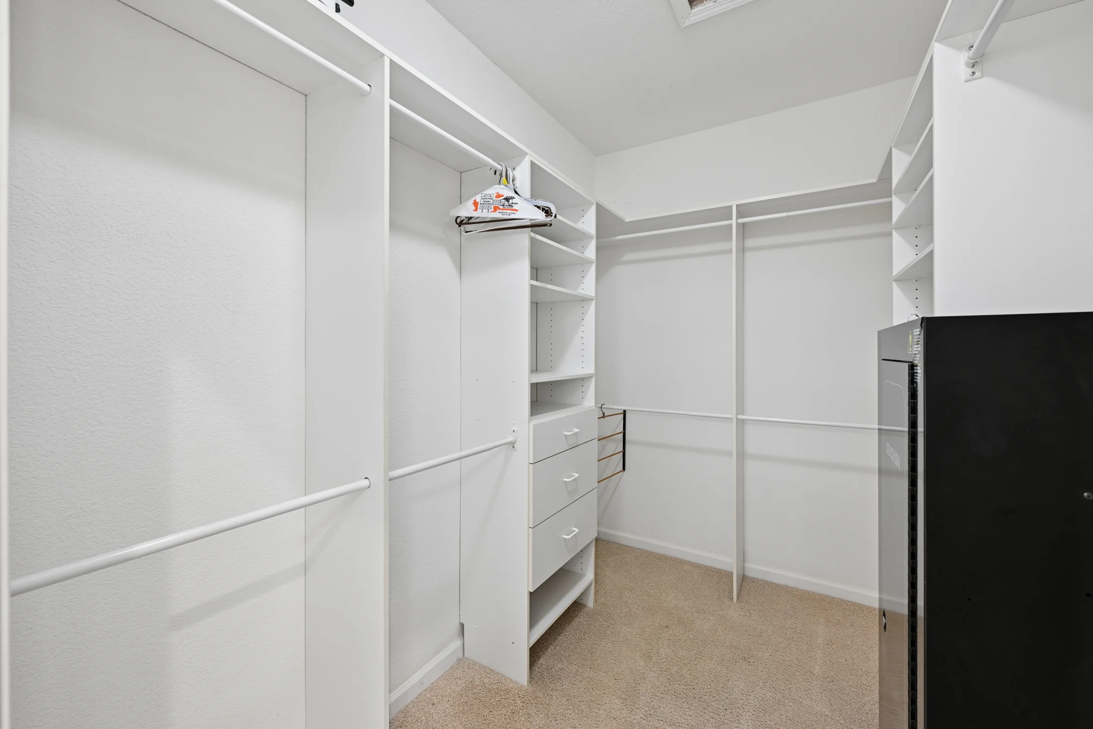 Gingersnap Lane · Primary closet