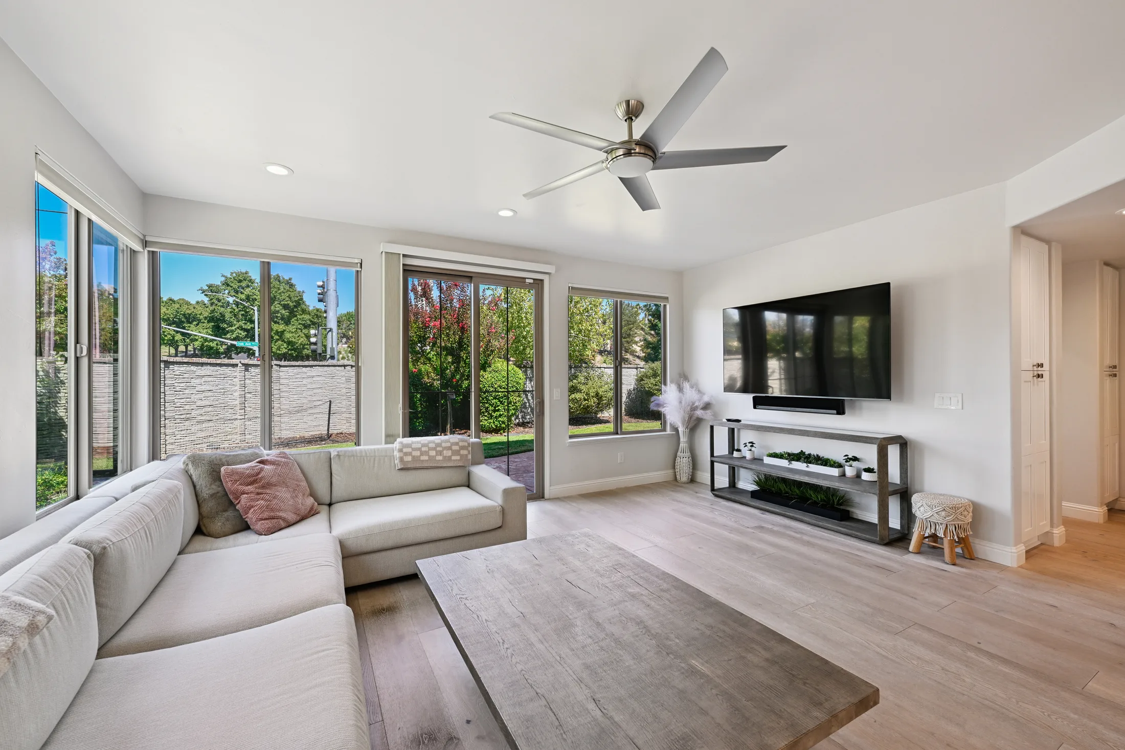 Katarina Lane · Living room